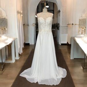 Elegant White Lace Evening Gown